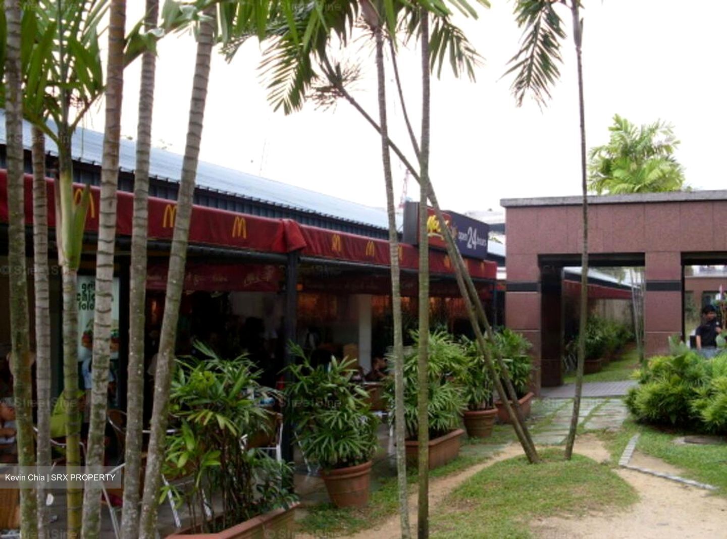 Tampines Central 1 (D18), Shop House #476278571